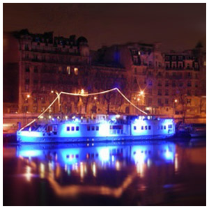 Bateau Concorde Atlantique - Bar de nuit dans le 7eme arrondissement de Paris - Photo  