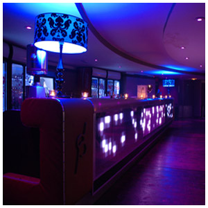 World Place - Bar Lounge - Restaurant dans le 8eme arrondissement de Paris - Photo ©